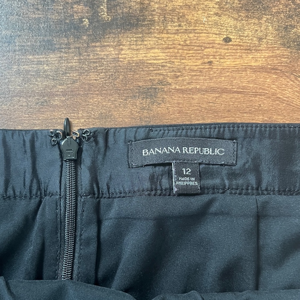 Banana Republic Classic Black Pencil Skirt - Picture 2 of 6